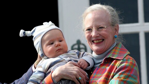 Die dänische Königin Margrethe II. mit ihrem Enkel Prinz Christian.