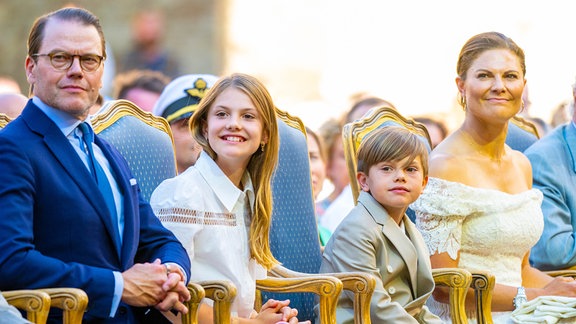Kronprinzessin Victoria (SE), Prinz Daniel (SE), Prinzessin Estelle (SE), Prinz Oscar (SE), beim Victoriakonserten (dt. "Victoria-Konzert") anlässlich des 46. Geburtstags der schwedischen Kronprinzessin in der Burgruine von Schloss Borgholm, Öland, Schweden, 14. Juli 2023.