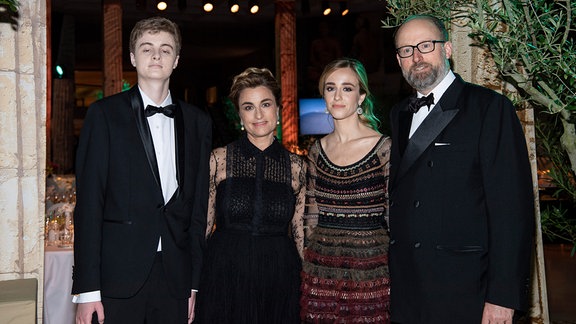  Prinz Frederik von Nassau, Prinz Robert von Luxemburg, Prinzessin Charlotte von Nassau, Ehefrau Prinzessin Julie von Nassau bei der Benefizgala "Boire avec les Dieux" 2020