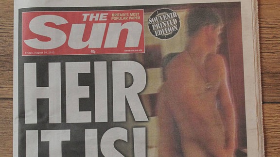 Nacktfoto von Prinz Harry auf Dem Titelblatt der SUN, 2012