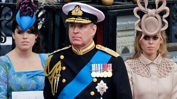 Prince Andrew, und die beiden Töchter Eugenie Beatrice vor der Westminster Abbey, 2011