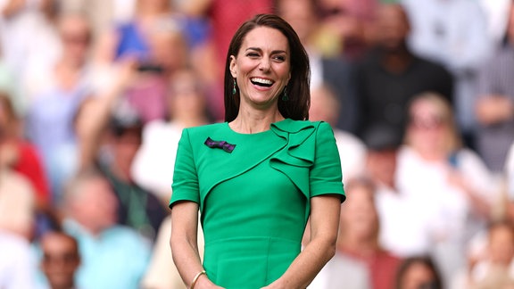 Kate, Prinzessin von Wales, bei der Pokalübergabe in Wimbledon. 