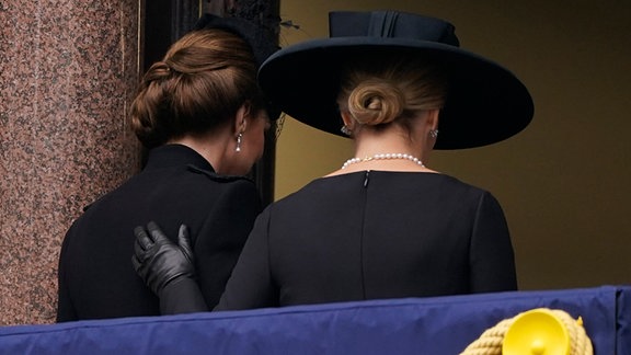 Kate (l), Prinzessin von Wales, und Sophie, Herzogin von Edinburgh