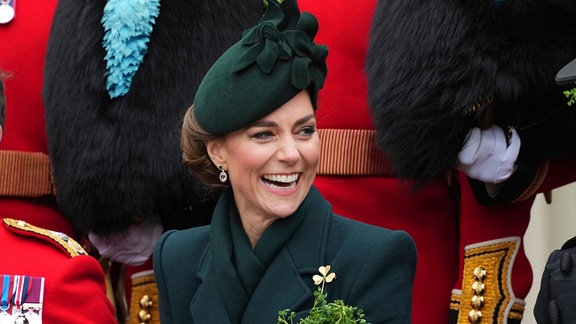 Die britische Prinzessin Kate lächelt.