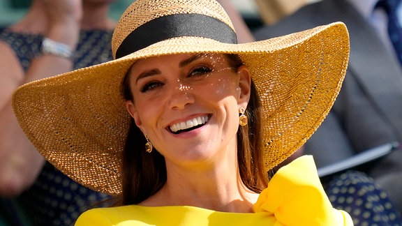 Prinzessin Kate mit Sonnenhut.