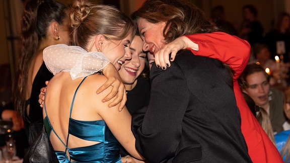 Märtha Louise mit ihren Töchtern Leah Isadora Behn und Maud Angelica bei der Verleihung der Vixen Awards 2022