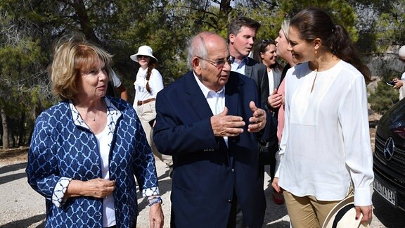 Kronprinzessin Victoria besucht den Skandinavischen Wald in Jordanien, ein Geschenk an König Carl XVI.