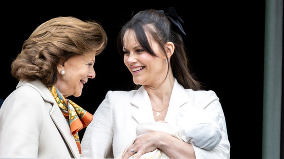 Königin Silvia und Prinzessin Sofia mit Baby Ines