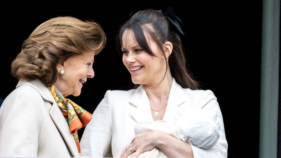 Sofia-von-Schweden-strahlt-bei-ihrem-Comeback-Baby-Ines-begeistert