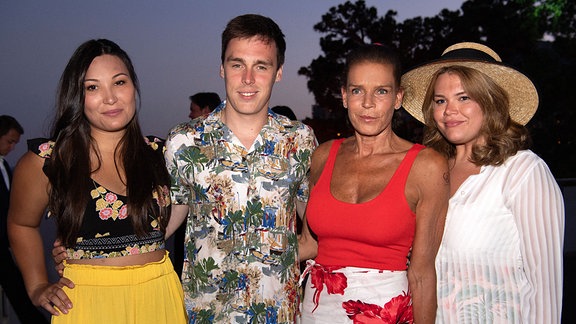 Prinzessin Stephanie von Monaco, Camille Gottlieb, Louis Ducruet und seine Verlobte Marie Chevallier nehmen am 15. Jahrestag der Fight Aids Monaco Summer Gala im Monte Carlo Sporting Club teil.
