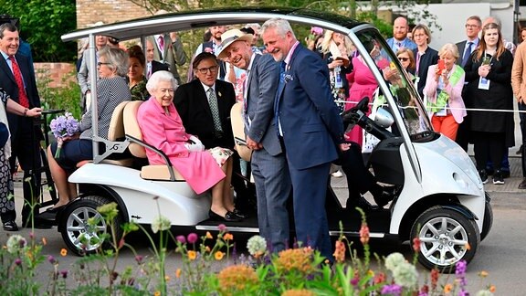 Königin Elizabeth II. besucht die Chelsea Flower Show