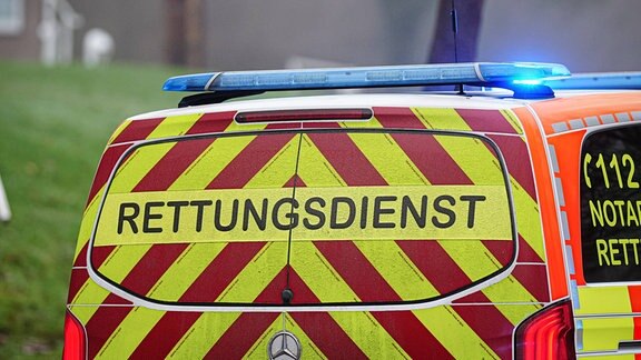 Schriftzug Rettungsdienst auf Notarztwagen
