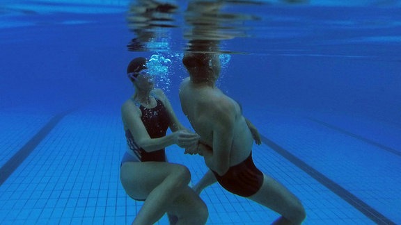 DLRG-Rettungsschwimmerkurs im Freibad Trebur