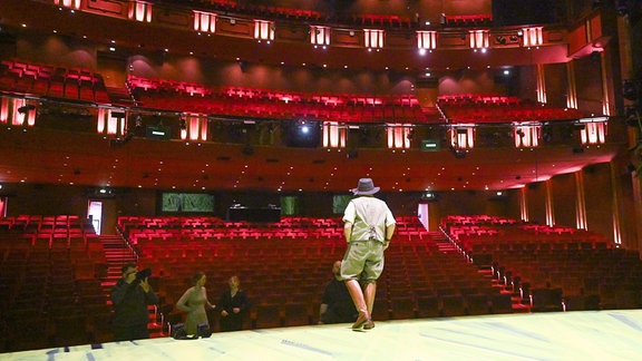 Der Schauspieler und Tatort Kommissar Richy Müller steht auf der Bühne des Palladium Theaters in Stuttgart. 