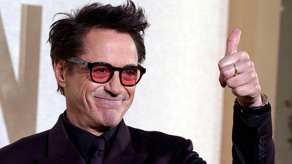 Robert Downey Jr. kommt zur 81. Golden Globe-Verleihung im Beverly Hilton. 