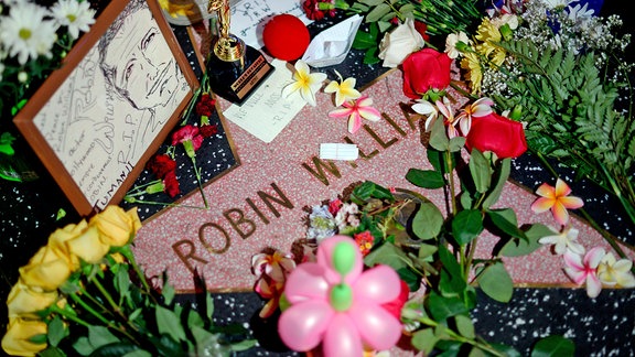 Blumen neben dem Stern von Robin Williams auf dem Walk of Fame