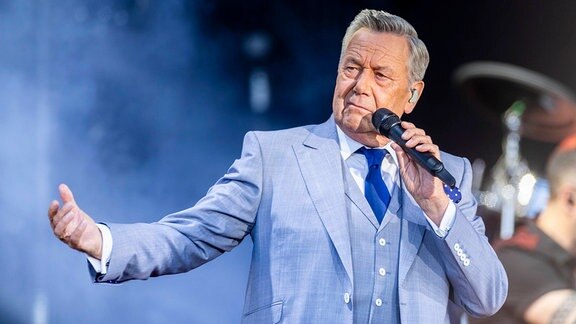 Roland Kaiser live bei einem Konzert 