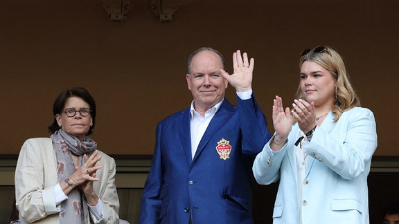 Fürst Albert II von Monaco (MC), Prinzessin Stephanie (MC), Camille Gottlieb (MC), beim "Racing Stars Football Cup 2025"-Benefizfussballspiel für die Hilfsorganisationen "The Jules Bianchi Association" und "Be Safe Monaco" im Stade Louis II in Monaco-Ville, Monaco, 21. Mai 2025.