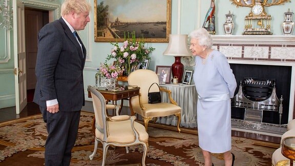 Boris Johnson und Queen Elizabeth II.