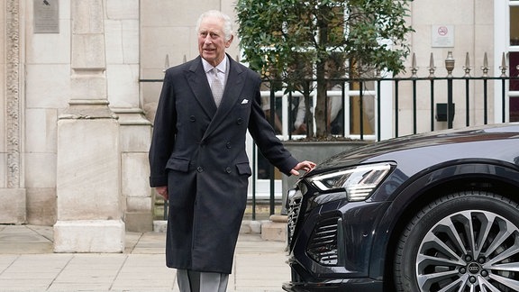 König Charles III. verlässt The London Clinic. 