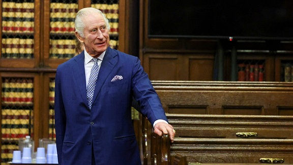 König Charles III. von Großbritannien besucht das Royal Courts of Justice, um die Arbeit des «His Majesty's Courts and Tribunals Service» mit Mitarbeitern und Freiwilligen der Royal Courts of Justice zu feiern