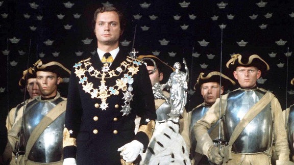 Schwedens König Carl XVI. Gustaf in voller Admiralsuniform