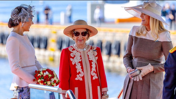 Königin Mary wird am ersten Tag des zweitägigen Staatsbesuchs in Norwegen von Königin Sonja und Kronprinzessin Mette-Marit in Honnorbrygga empfangen.