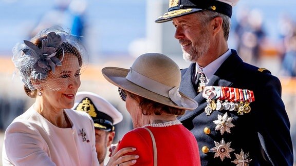 Königin Maria und König Frederik werden am ersten Tag ihres zweitägigen Staatsbesuchs in Norwegen von Königin Sonja in Honnorbrygga empfangen.