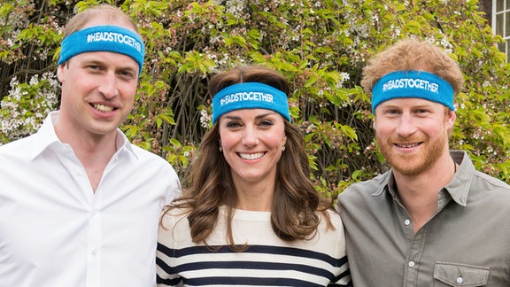 Prinzen William (links), Kate, Herzogin von Cambridge und Prinz Harry.