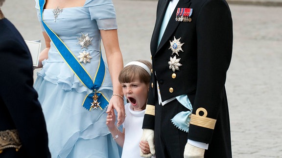 Kronprinzessin Mette-Marit mit Kronprinz Haakon und Prinzessin Ingrid Alexandra