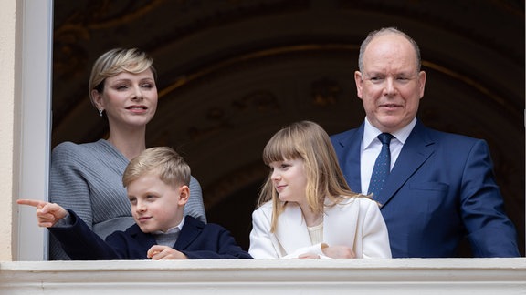 Erbprinz Jacques und Prinzessin Gabriella mit Fürst Albert und Fürstin Charlene von Monaco 