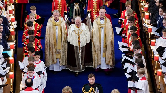 König Charles III. kommt zur Krönung