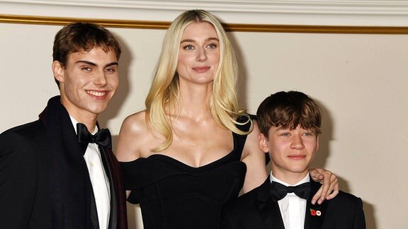 Rufus Kampa, Elizabeth Debicki und Fflyn Edwards