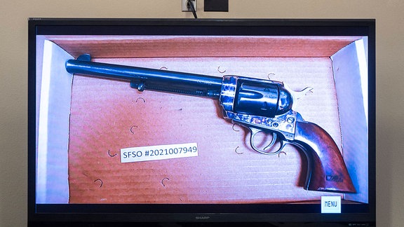 Der Revolver, den Schauspieler Alec Baldwin am Set gehalten hatte.