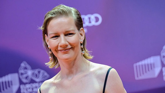 Schauspielerin Sandra Hüller kommt zur Verleihung des Europäischen Filmpreises.