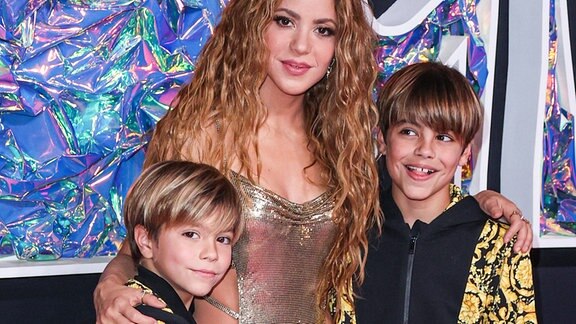 Shakira mit ihren Söhnen Sasha und Milan Pique 