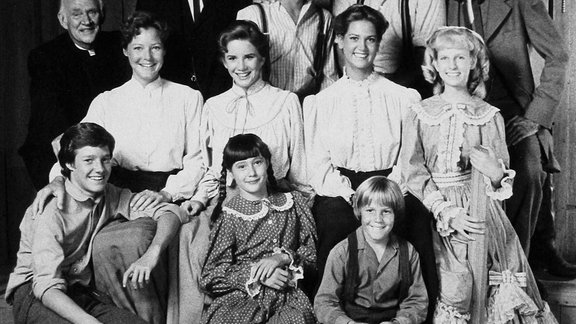 Dabbs Greer, Kevin Hagen, Victor French, Matthew Laborteaux, Michael Landon, Stan Ivar, Dean Butler, Richard Bull, Pamela Roylance, Melissa Gilbert, Leslie Landon, Allison Balson, Lindsay Kennedy, Shannen Doherty, David Friedman Charaktere: Reverend Robert Alden, DR. Hiram Baker, Isaiah Edwards, Albert Quinn Ingalls, Charles Ingalls, John Carter, Almanzo James Wilder, Nels Oleson, Sarah Reed Carter, Laura Ingalls, Etta Plum, Nancy Oleson, Jeb Carter, Jenny Wilder, Jason Carter Film: Little House On The Prairie TV-Serie USA 1974-1983