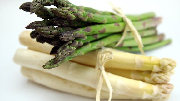 grüner und weißer Spargel