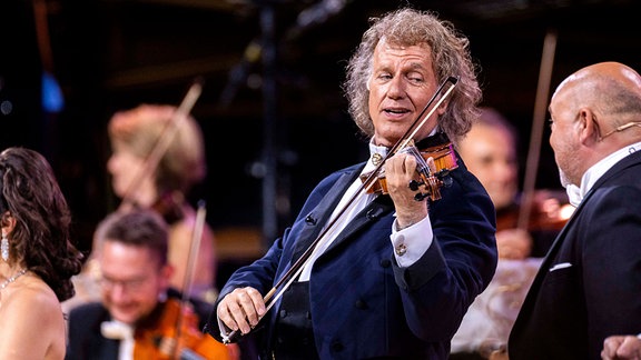 Andre Rieu und das Johann Strauss Orchester live bei einem Konzert seiner World Tour in der Messehalle. Erfurt