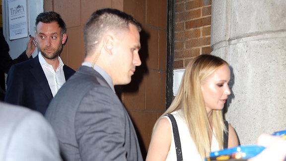 Jennifer Lawrence schreibt 2019 Autogramme