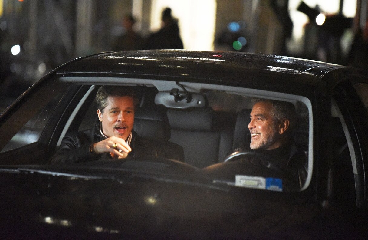 Schauspieler Brad Pitt und George Clooney in einer Szene aus dem Film Wolves