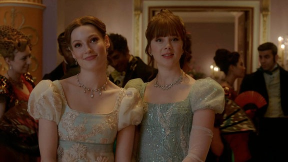 Filmstill: Hannah Dodd and Claudia Jessie in Brigerton