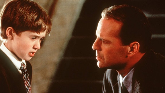  Haley Joel Osment als Cole Sear, Bruce Willis als Malcolm Crowe, 2008