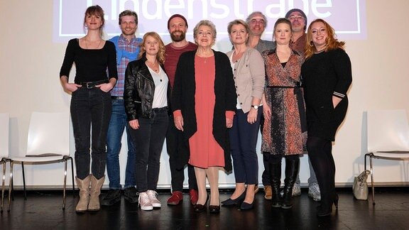 Cosima Viola, Felix Maximilian, Jaqueline Svilarov, Moritz A. Sachs, Marie-Luise Marjan, Andrea Spatzek, Moritz Zielke, Sybille Waury, Erkan Gündüz und Rebecca Siemoneit-Barum, 2020