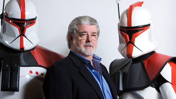 George Lucas posiert neben Clone Troopers in Las Vegas, 2008
