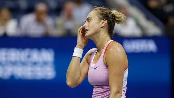 Tennisspielerin Aryna Sabalenka mit enttäuschte, Gesichtsausdruck