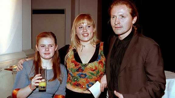 Barby, Maite und Joey Kelly von der irischen Musikgruppe "Kelly Family" am 8.3.2000 in Hamburg bei einem Benefiz-Dinner der Stiftung zur Förderung der Musiktherapie.