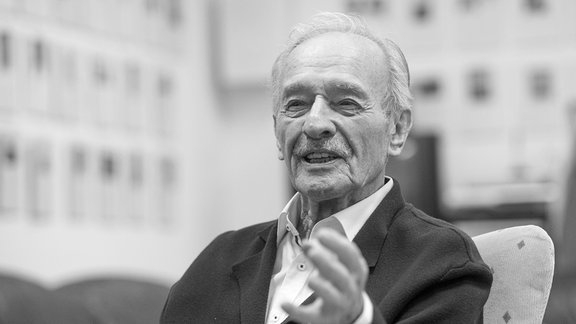 Horst Naumann feiert seinen 95. Geburtstag in Duisburg <p>Schauspieler Horst Naumann am 19. November 2020 in Duisburg.