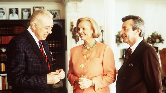 DERRICK / Des Menschen Feind / Szene mit HORST TAPPERT, RUTH MARIA KUBITSCHEK, GÜNTER MACK
