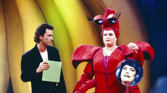 Hugo Egon Balder und Hella von Sinnen im Spielshow-Kostüm während einer Sendung von «Alles Nichts Oder», 1992